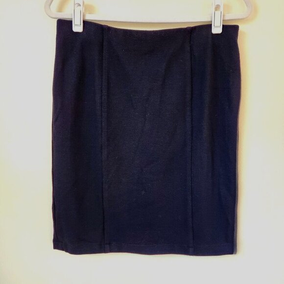 Vince Crepe Black Pencil Skirt Size Medium - Picture 1 of 5